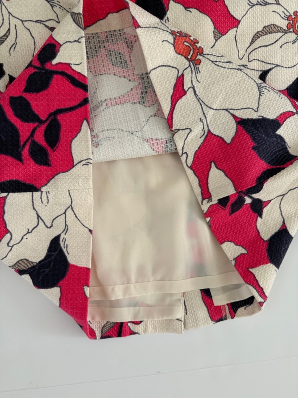 Ann Taylor floral print pencil skirt the Hibiscus floral print Lined Size 6 NWT - Picture 3 of 7